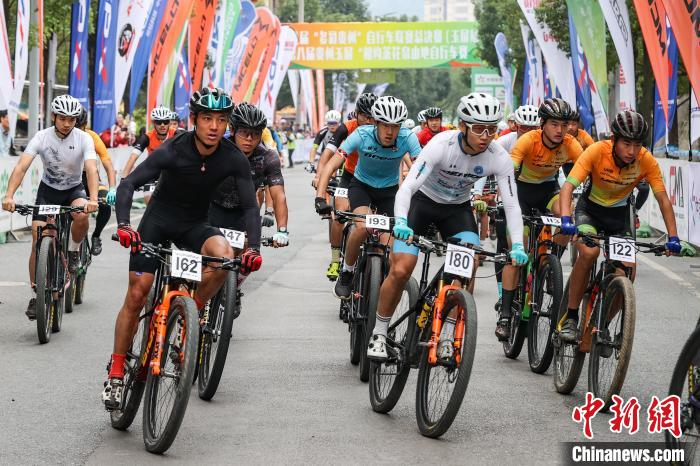 2024年第八届“多彩贵州”自行车联赛玉屏站收官