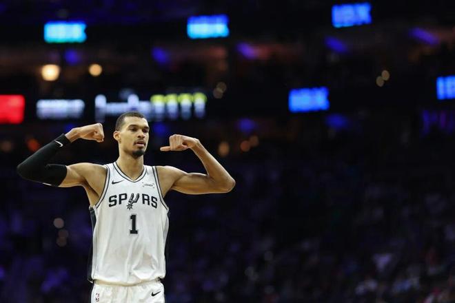 文班亚马高难度单打绝杀马刺锁定季后赛席位