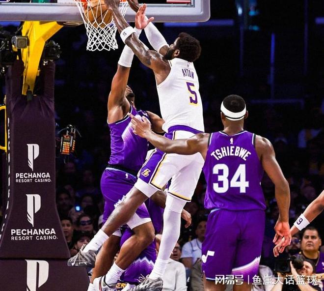 湖人131-107大胜爵士 詹姆斯半场打卡 艾顿八村塁