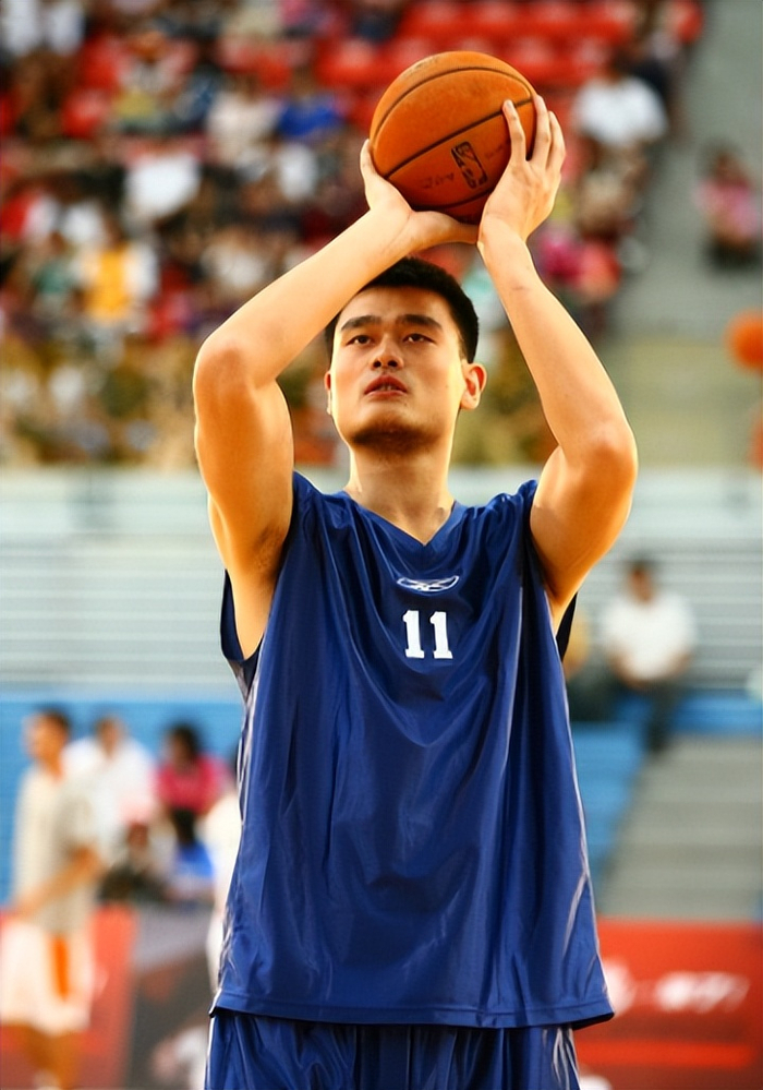 篮球天才误诊断送前程，46岁卖麻辣烫为生