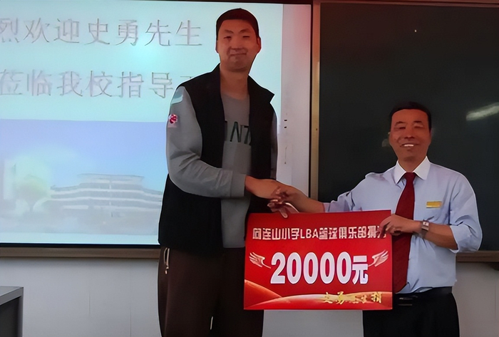 篮球天才误诊断送前程，46岁卖麻辣烫为生