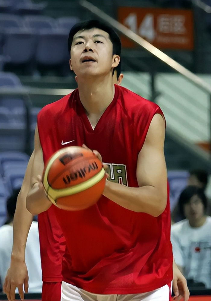 篮球天才误诊断送前程，46岁卖麻辣烫为生