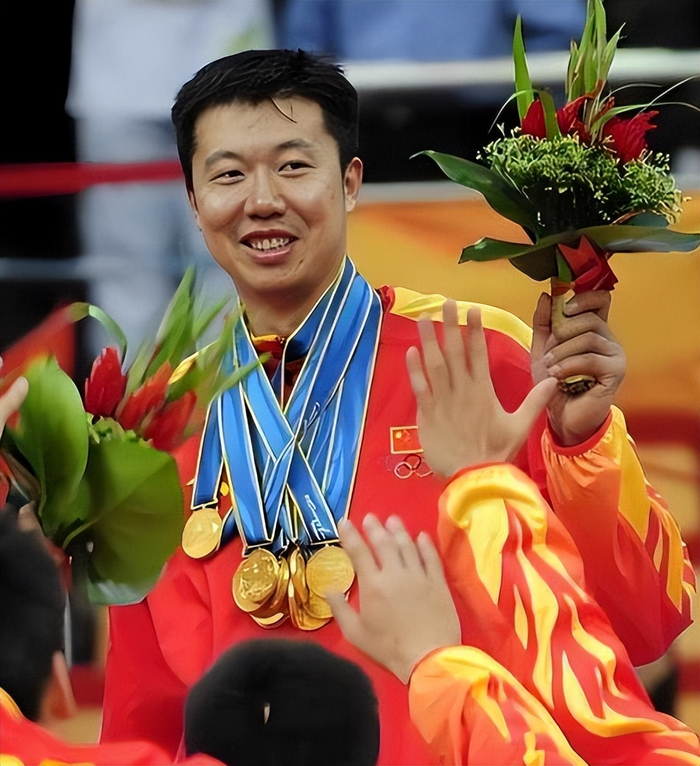 篮球天才误诊断送前程，46岁卖麻辣烫为生