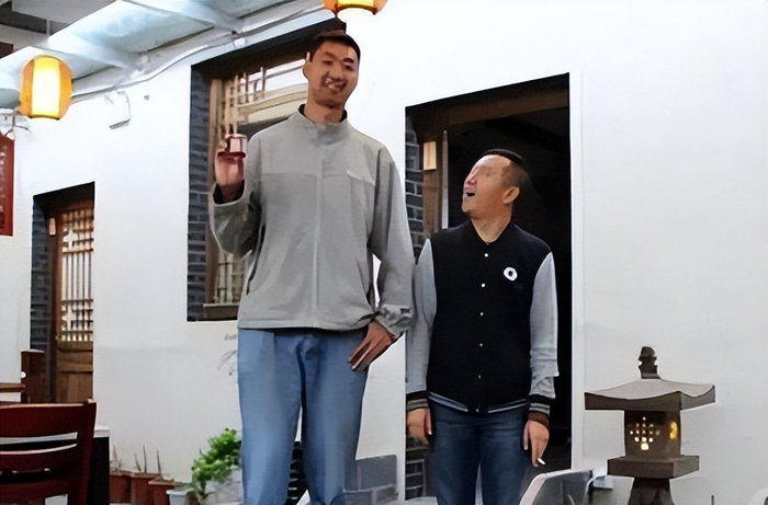 篮球天才误诊断送前程，46岁卖麻辣烫为生