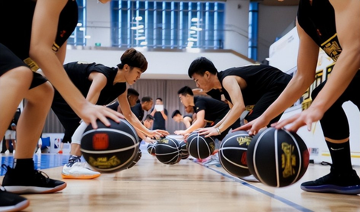 篮球天才误诊断送前程，46岁卖麻辣烫为生