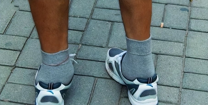 篮球天才误诊断送前程，46岁卖麻辣烫为生