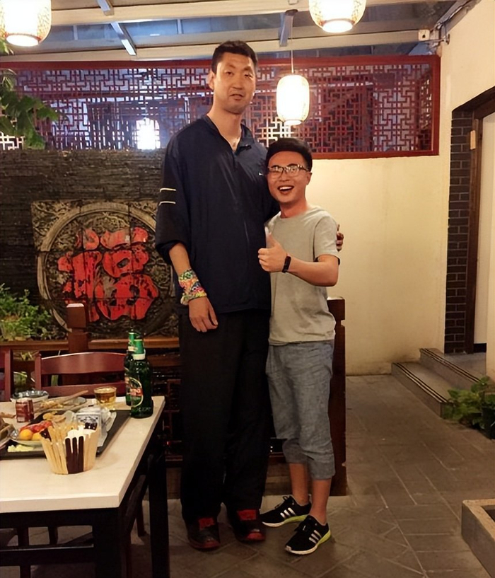 篮球天才误诊断送前程，46岁卖麻辣烫为生