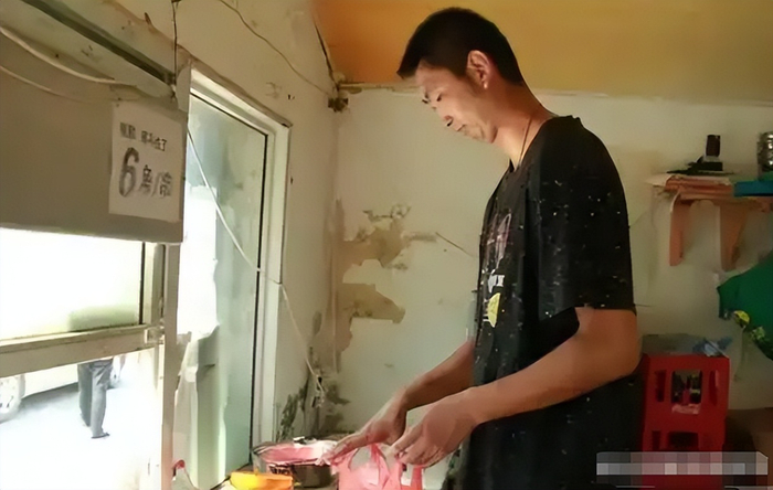 篮球天才误诊断送前程，46岁卖麻辣烫为生