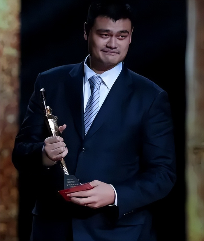 篮球天才误诊断送前程，46岁卖麻辣烫为生